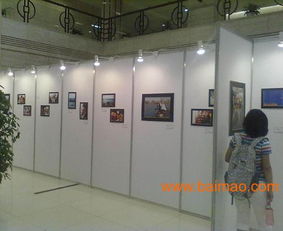 北京會展物料租賃全攻略 鋁合金八棱柱展架與PVC掛畫展板的選擇之道